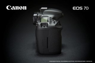 Canon EOS 7D &bull; Vue c&ocirc;t&eacute; droit 