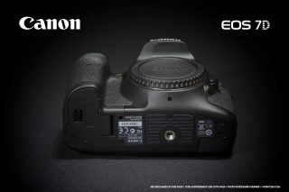 Canon EOS 7D &bull; Vue de dessous 