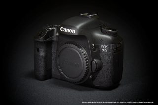 Canon EOS 7D &bull; Vue 3-4 avant droite 