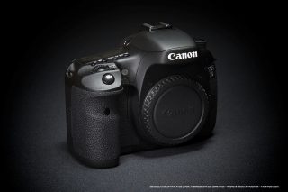 Canon EOS 7D &bull; Vue 3-4 avant gauche 
