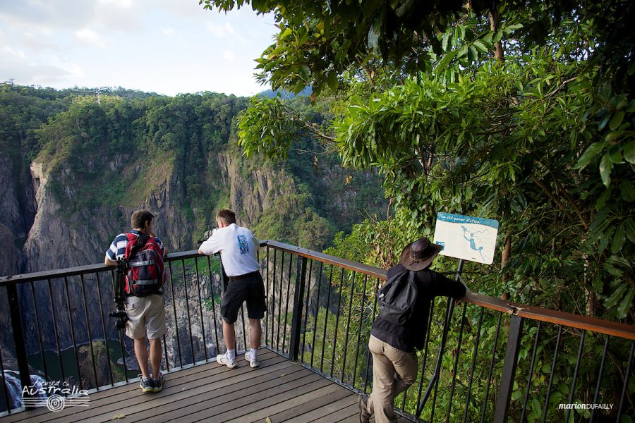 Les trois comp&egrave;res | The three comrades