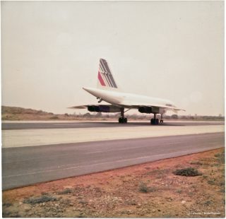 3 &bull; Concorde au roulage apr&egrave;s l'atterrissage, il vient de passer devant mes parents. 