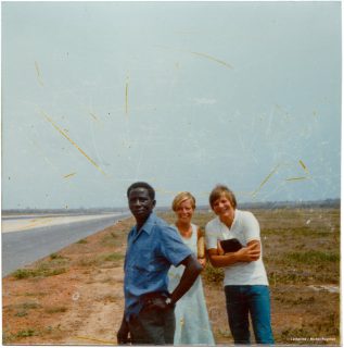 Au centre, ma m&egrave;re. 